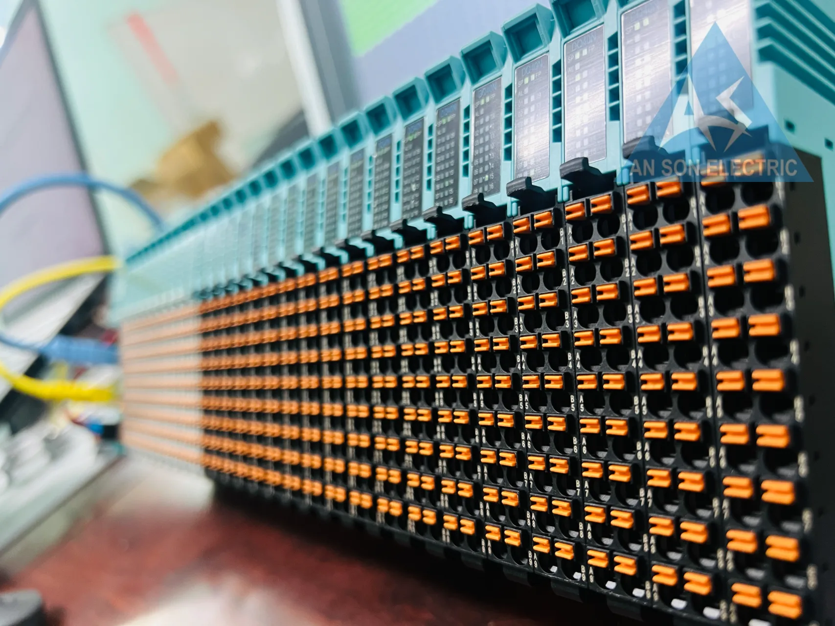 16-Channel Digital Output Module, Sink (NPN)